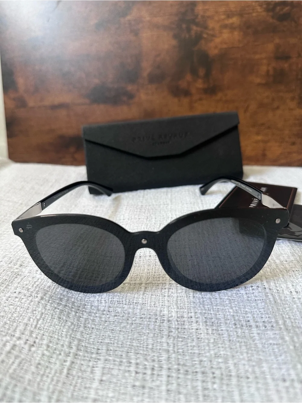 Black Round Women's Sunglasses - Classic Shield Style